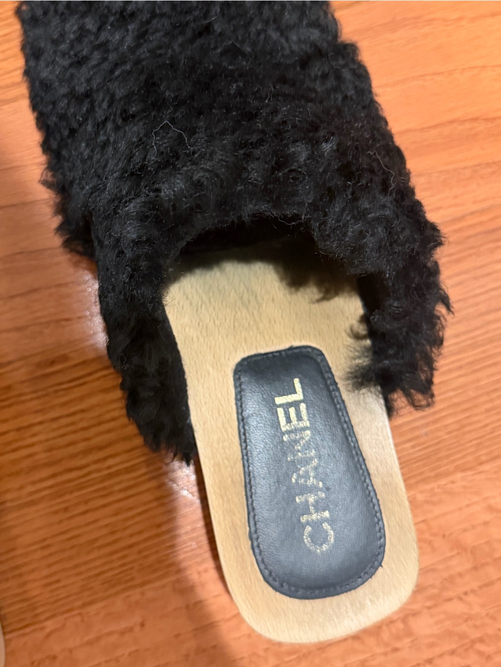 CHANEL Black Faux-Shearling Slide Clogs with Gold CC Accent - Picture 3 of 7